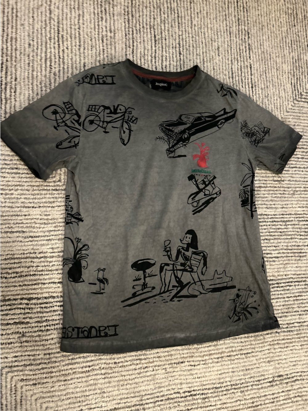 Desigual Men’s Artwork Gray Tee with Black Graphic Print Size Medium